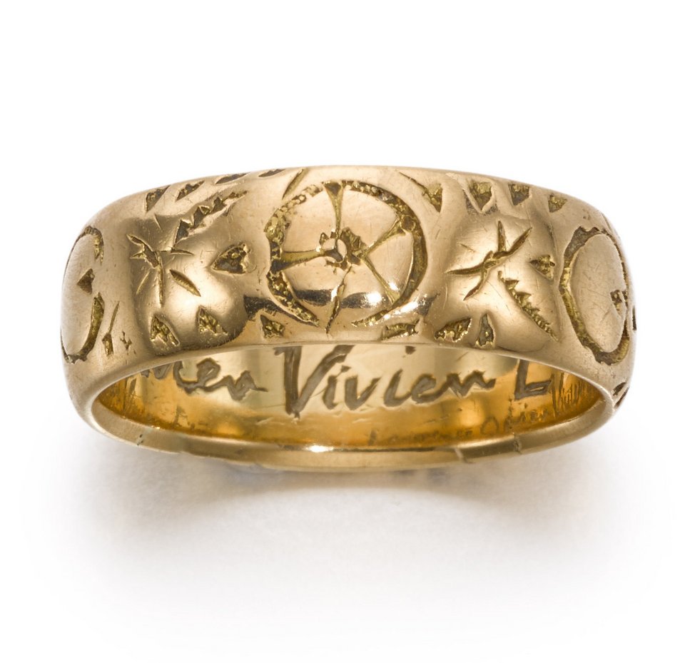 Στο σφυρί κοσμήματα, περούκες και φορέματα της θρυλικής Σκάρλετ Ο'Χάρα [εικόνες & βίντεο]  | iefimerida.gr 3