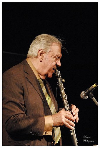 Μοναδικό! Ο Γκόραν Μπρέγκοβιτς συμπράττει με τον Πετρολούκα Χαλκιά στο θέατρο Βράχων [βίντεο] | iefimerida.gr 1