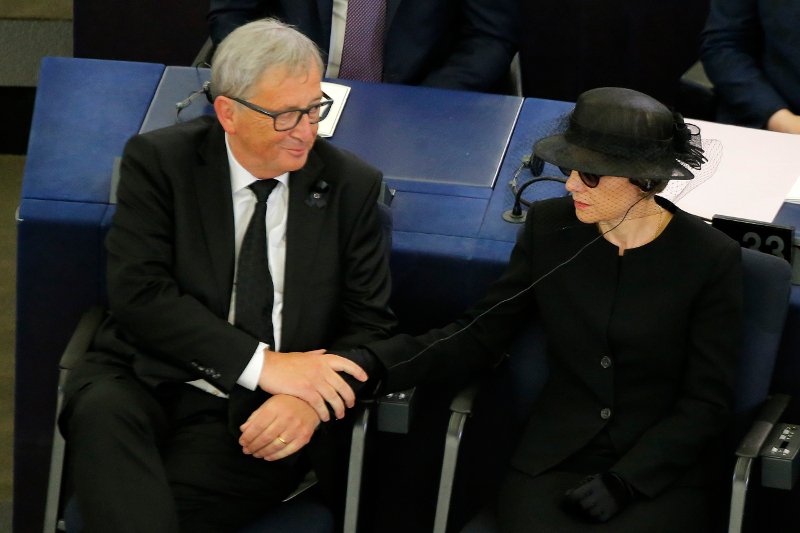 Η Ευρώπη αποχαιρετά τον Χέλμουτ Κολ, έναν «αληθινό Ευρωπαίο» [εικόνες & βίντεο]  | iefimerida.gr 1