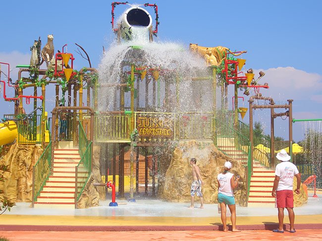 Τέσσερα ελληνικά waterparks στα κορυφαία της Ευρώπης -Νεροτσουλήθρες, πισίνες και διασκέδαση [εικόνες] | iefimerida.gr 10
