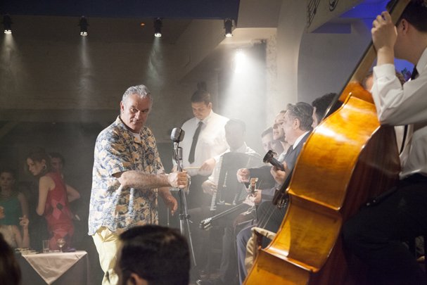 O Τάσος Mπουλμέτης κάνει ταινία τον θρίαμβο της ΑΕΚ το 1968 [εικόνες & βίντεο] | iefimerida.gr 6