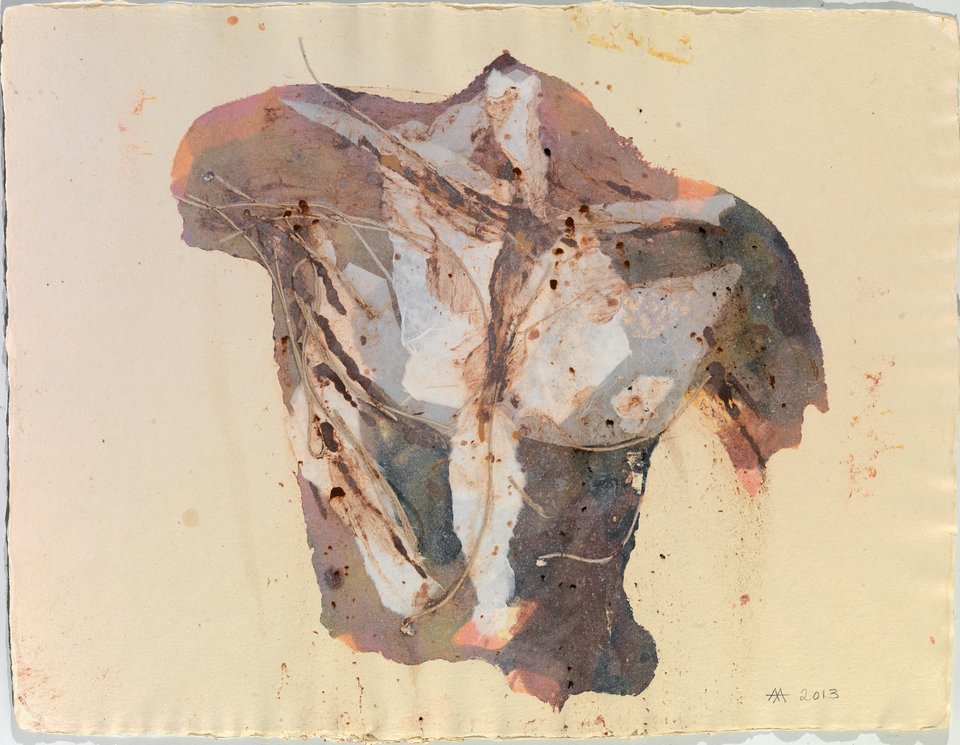 Αλογα και θώρακες από αλλοιωμένα ξύλα, σίδερα και φθαρμένα χαρτιά στη γκαλερί Citronne στον Πόρο [εικόνες]  | iefimerida.gr 2