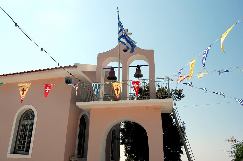 Τα φιδάκια της Παναγίας στην Κεφαλονιά με τον σταυρό στο κεφάλι: Προστάτευαν τις μοναχές από τους πειρατές [εικόνες]  | iefimerida.gr 4