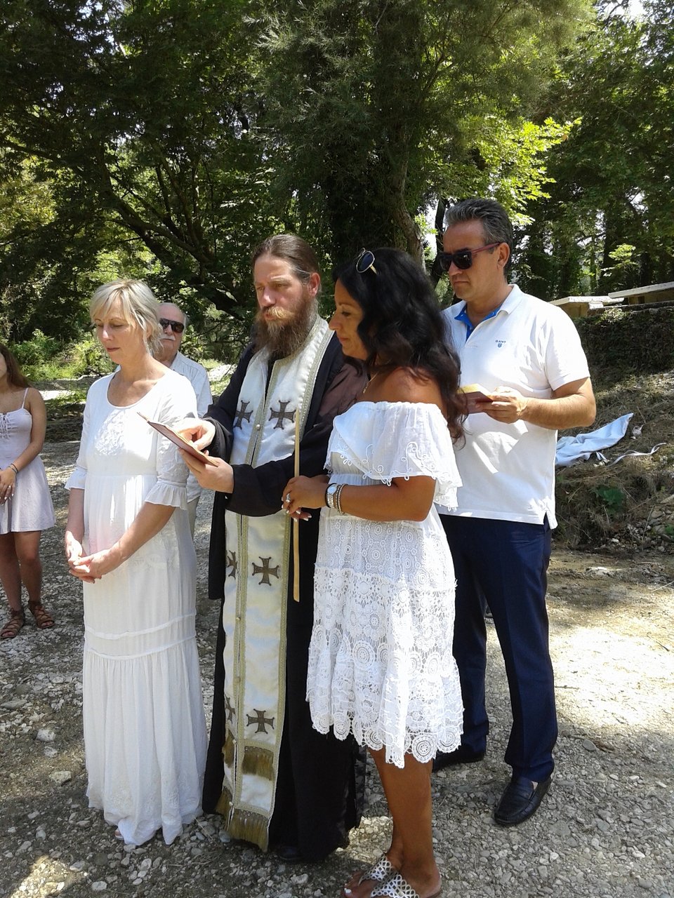 52χρονη Καναδή βαφτίστηκε χριστιανή ορθόδοξη σε ποτάμι της Θεσπρωτίας [εικόνες]  | iefimerida.gr 2