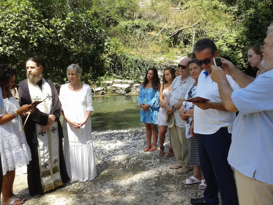52χρονη Καναδή βαφτίστηκε χριστιανή ορθόδοξη σε ποτάμι της Θεσπρωτίας [εικόνες]  | iefimerida.gr 0