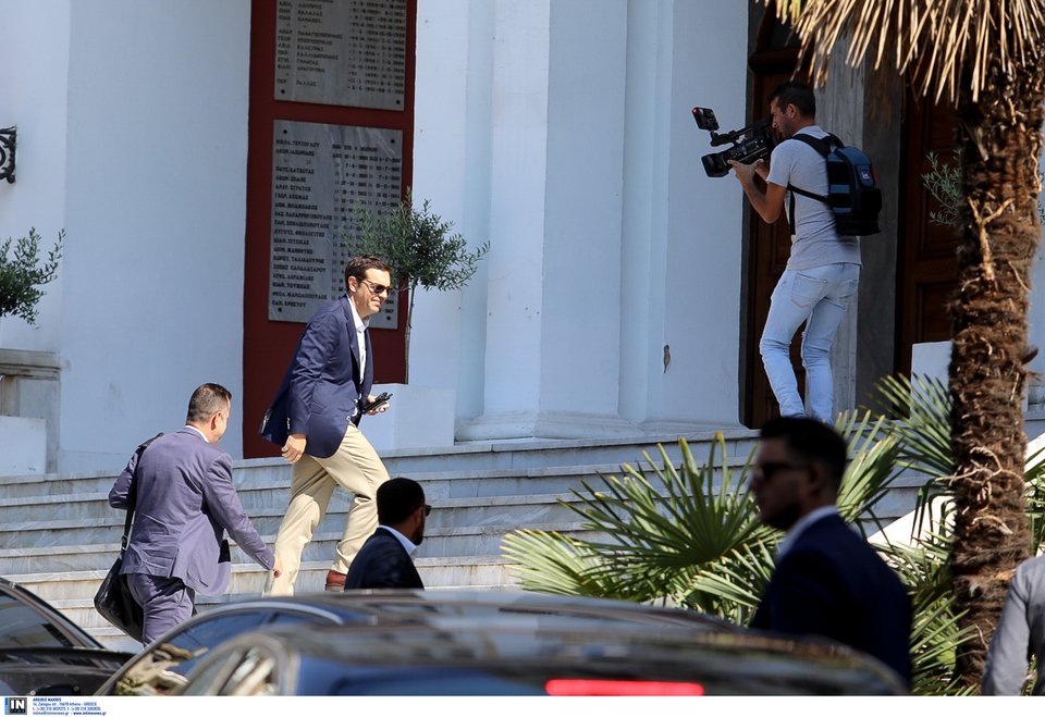 Παραγωγικοί φορείς πριν την συνάντηση με Τσίπρα: «Να υλοποιήσει όσα θα πει, όχι όπως τα περσινά... » [εικόνες & βίντεο] | iefimerida.gr 0