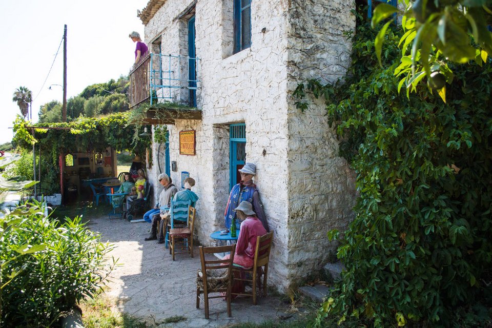 Γερμανοί έφτιαξαν στην Ηλεία ένα μουσείο-κουκλόσπιτο με θησαυρούς από τα σκουπίδια [εικόνες]  | iefimerida.gr 0