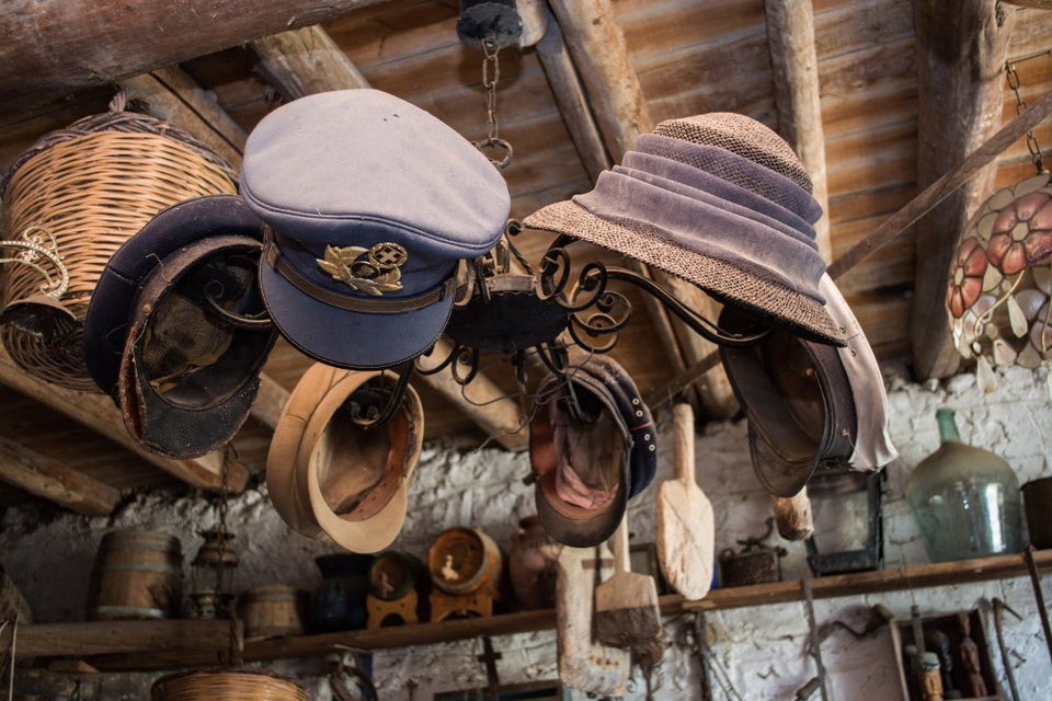 Γερμανοί έφτιαξαν στην Ηλεία ένα μουσείο-κουκλόσπιτο με θησαυρούς από τα σκουπίδια [εικόνες]  | iefimerida.gr 3