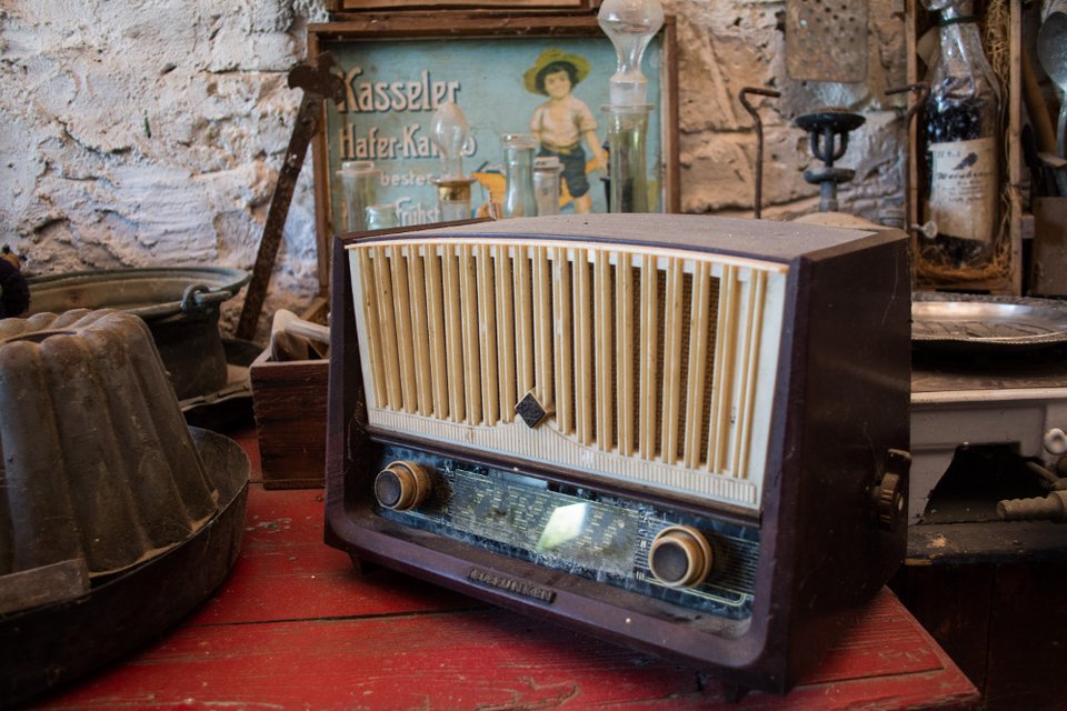 Γερμανοί έφτιαξαν στην Ηλεία ένα μουσείο-κουκλόσπιτο με θησαυρούς από τα σκουπίδια [εικόνες]  | iefimerida.gr 1