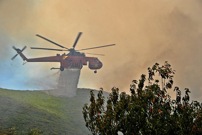 Νύχτα-κόλαση στη Ζάκυνθο: Η φωτιά κύκλωσε τις Μαριές | iefimerida.gr 5