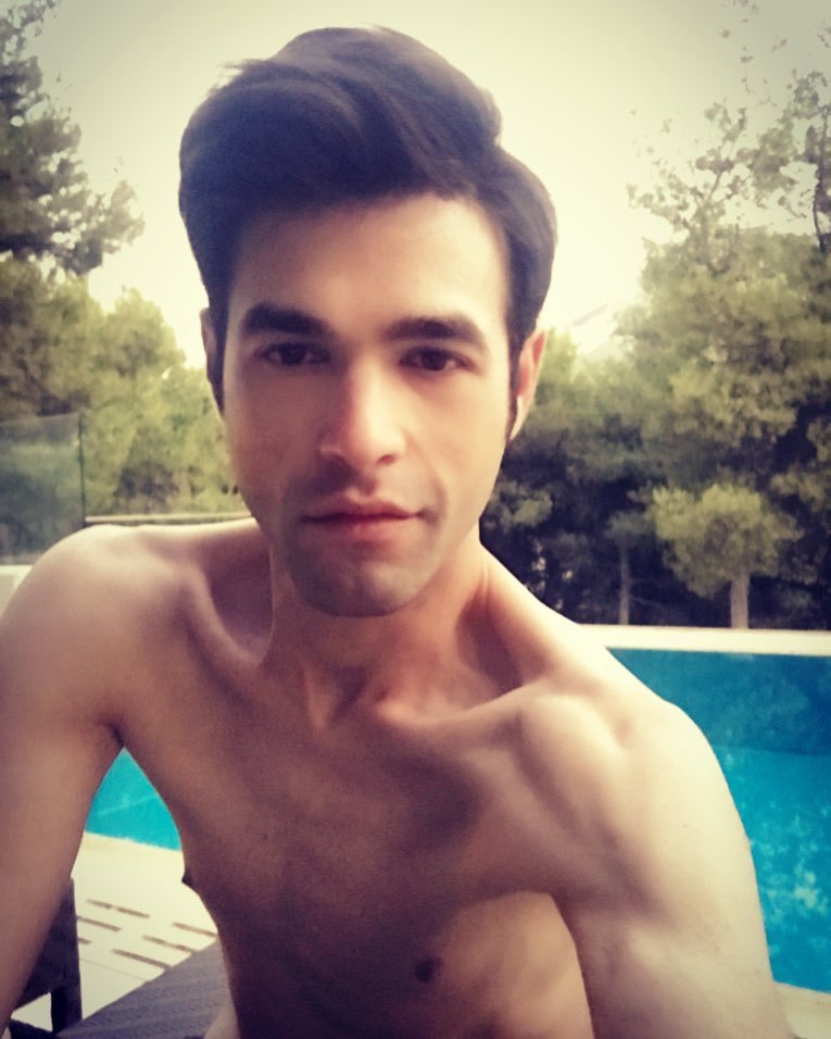 Η πολυτελής βίλα με τις δύο πισίνες, του Μένιου Φουρθιώτη, στην Εκάλη [εικόνες] | iefimerida.gr 9