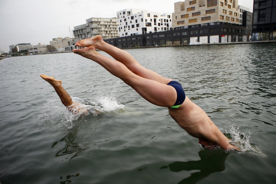 Ανοιξε σήμερα το πρώτο πάρκο για γυμνιστές στο κέντρο του Παρισιού [εικόνες]  | iefimerida.gr 0