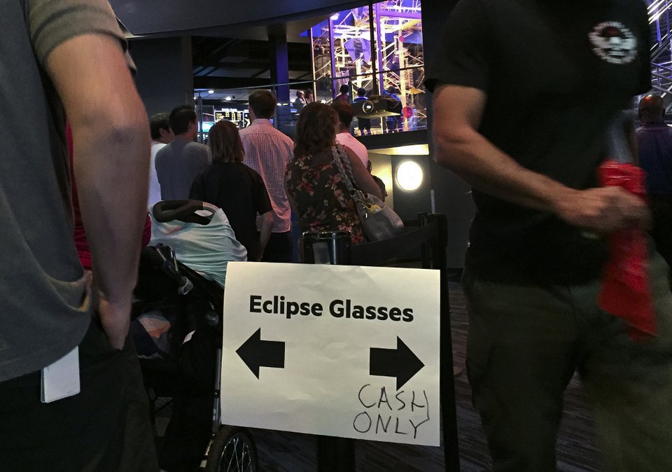 Φρενίτιδα στις ΗΠΑ για την ολική έκλειψη ηλίου -Ζωντανά από το κανάλι της NASA [εικόνες]  | iefimerida.gr 0