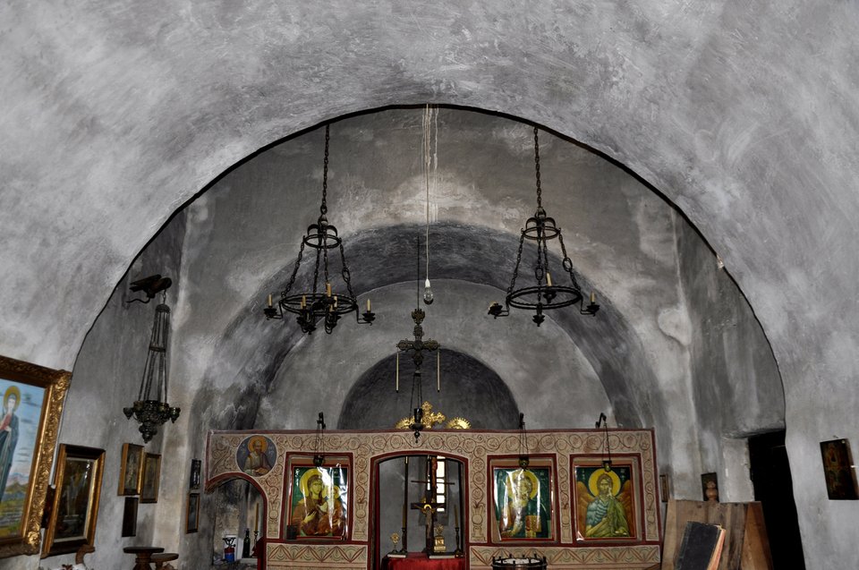 Το εκκλησάκι-κόσμημα του Πικιώνη με τις αγιογραφίες του Κόντογλου [εικόνες] | iefimerida.gr 0