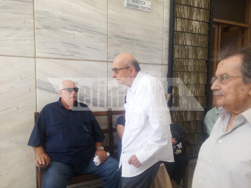 Το τελευταίο αντίο στην Αρλέτα -«Εφυγε» μαζί με την κιθάρα της [εικόνες & βίντεο]  | iefimerida.gr 4