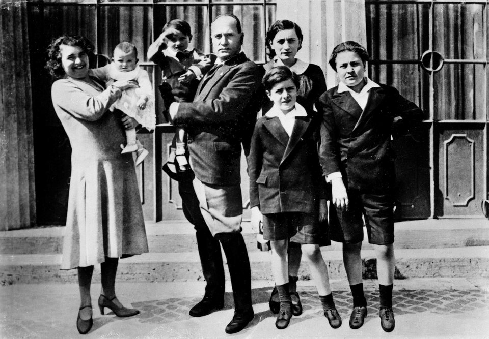 Η άγνωστη σχέση της Σοφία Λόρεν με τον Μουσολίνι [εικόνες] | iefimerida.gr 11