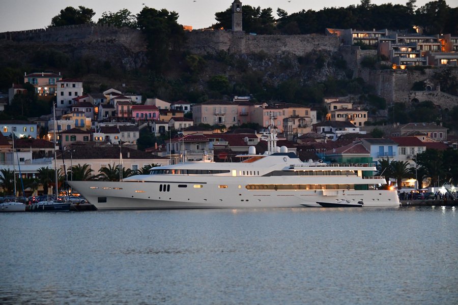 Στο Ναύπλιο η βασίλισσα του Μπαχρέιν - Η εντυπωσιακή θαλαμηγός της [εικόνες] | iefimerida.gr 0