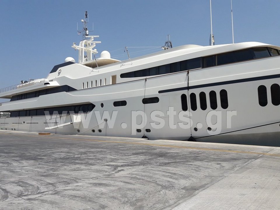 Στην Πάρο η βασίλισσα του Μπαχρέιν, με την υπερπολυτελή θαλαμηγό της [εικόνες]  | iefimerida.gr 2