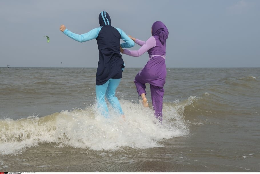 Στην Αλγερία οι γυναίκες κάνουν κρυφά την «επανάσταση του μπικίνι» -Ενάντια στο ριζοσπαστικό Ισλάμ [εικόνες] | iefimerida.gr 4