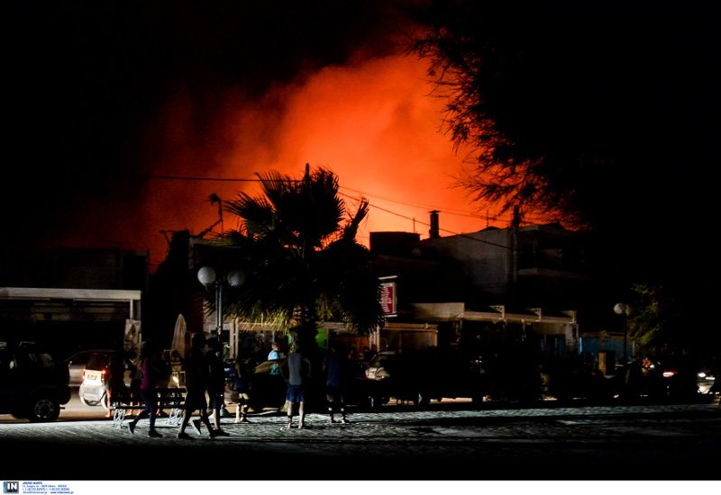 Οι Αγιοι Απόστολοι στο σκοτάδι μετά το μπλακ άουτ λόγω της πύρινης λαίλαπας [εικόνες] | iefimerida.gr 7