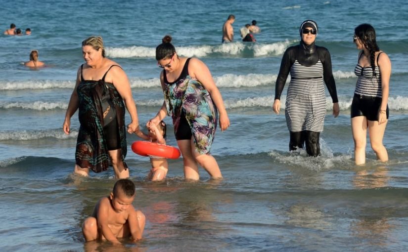 Στην Αλγερία οι γυναίκες κάνουν κρυφά την «επανάσταση του μπικίνι» -Ενάντια στο ριζοσπαστικό Ισλάμ [εικόνες] | iefimerida.gr 6