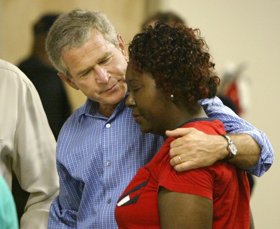 Η αποδόμηση του Τραμπ μέσα από 4 φωτογραφίες -Η συμπεριφορά των Κλίντον, Μπους, Ομπάμα σε τυφώνες και ο... Ντόναλντ [εικόνες] | iefimerida.gr 1