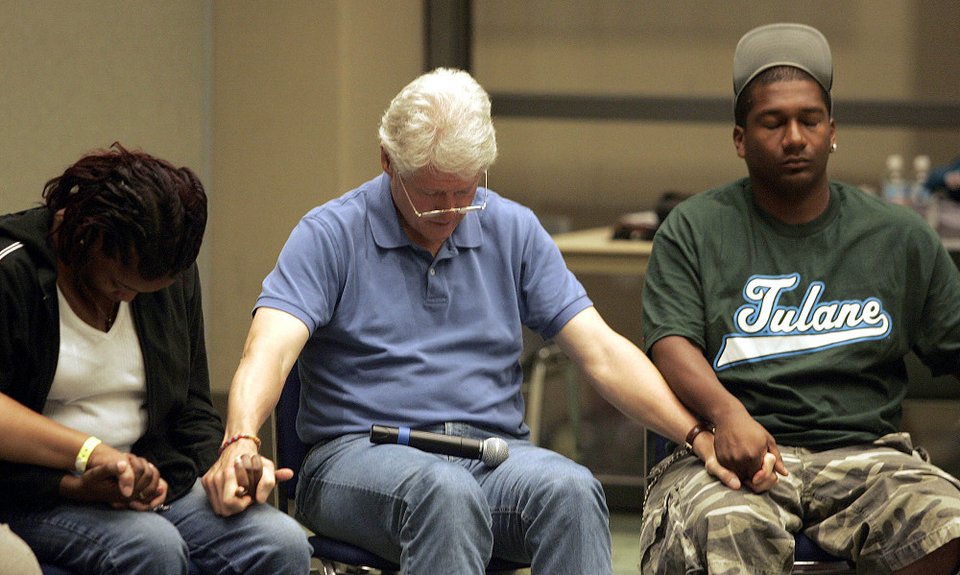 Η αποδόμηση του Τραμπ μέσα από 4 φωτογραφίες -Η συμπεριφορά των Κλίντον, Μπους, Ομπάμα σε τυφώνες και ο... Ντόναλντ [εικόνες] | iefimerida.gr 0