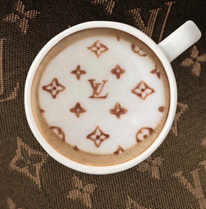 Τέλος οι selfies στο Ιnstagram -Η τάση θέλει καφέδες με λογότυπο στο αφρόγαλο [εικόνες]  | iefimerida.gr 3