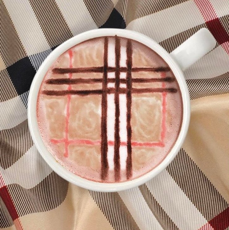 Τέλος οι selfies στο Ιnstagram -Η τάση θέλει καφέδες με λογότυπο στο αφρόγαλο [εικόνες]  | iefimerida.gr 1