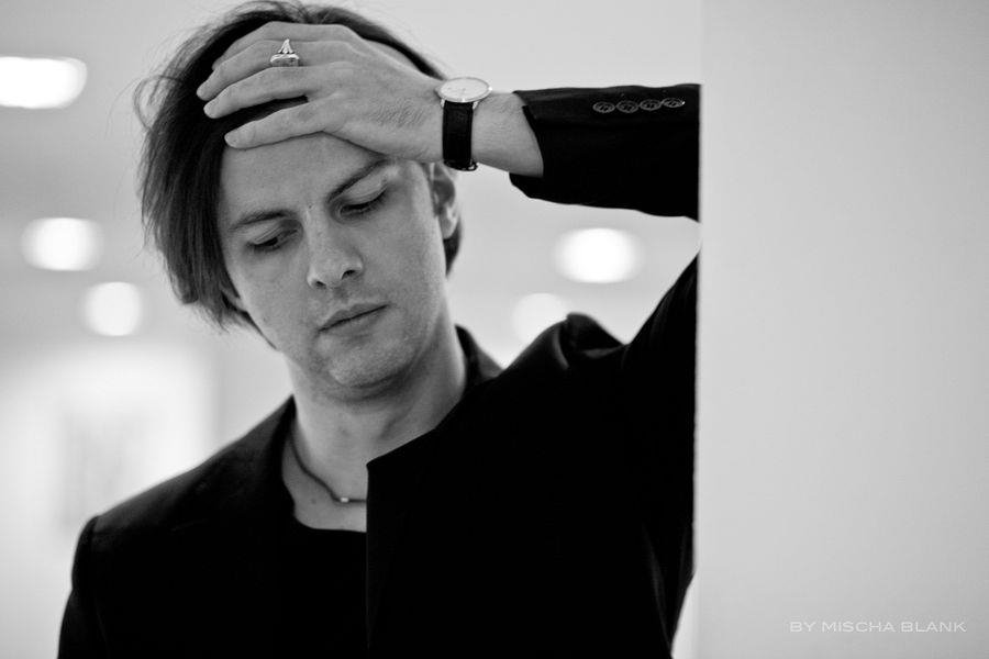 Θοδωρής Κουρετζής: Ο αντισυμβατικός αρχιμουσικός που διαπρέπει στη Μόσχα [εικόνες & βίντεο]  | iefimerida.gr 0