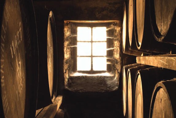 Κινέζος έδωσε 9.000 ευρώ για να απολαύσει ένα ποτήρι ουίσκι -Στον «ναό» του είδους [εικόνες]  | iefimerida.gr 1