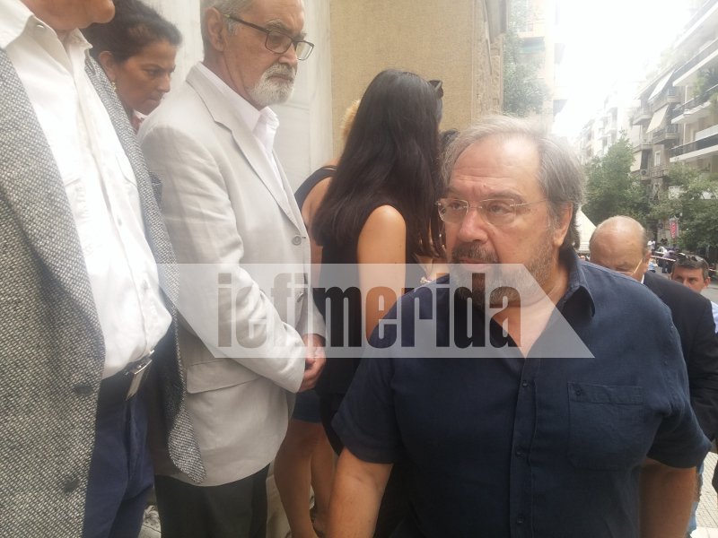 Φίλοι καλλιτέχνες, συγγενείς, εκπρόσωποι του πολιτικού κόσμου είπαν το τελευταίο αντίο στην Ζωή Λάσκαρη [εικόνες] | iefimerida.gr 26