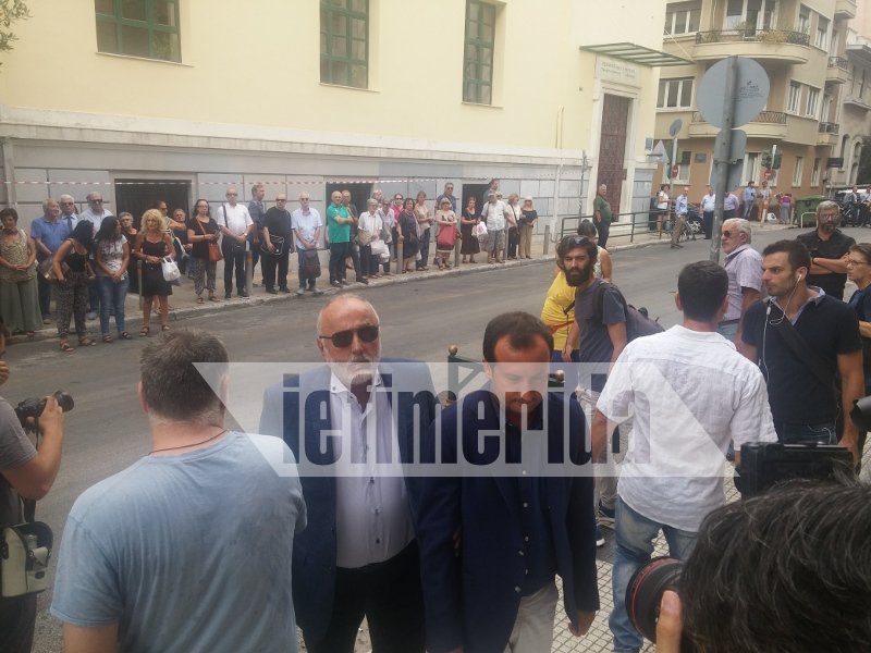 Φίλοι καλλιτέχνες, συγγενείς, εκπρόσωποι του πολιτικού κόσμου είπαν το τελευταίο αντίο στην Ζωή Λάσκαρη [εικόνες] | iefimerida.gr 36