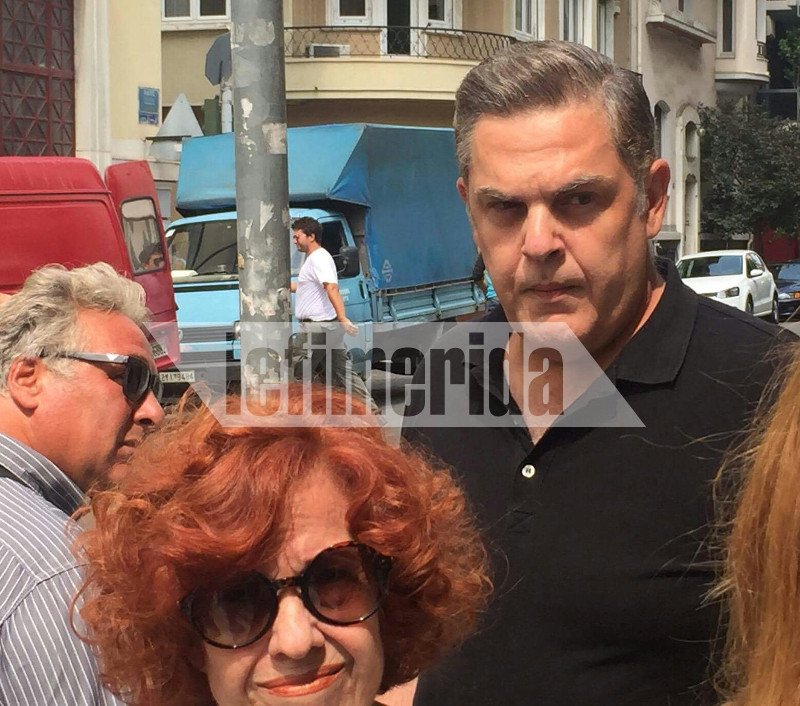 Φίλοι καλλιτέχνες, συγγενείς, εκπρόσωποι του πολιτικού κόσμου είπαν το τελευταίο αντίο στην Ζωή Λάσκαρη [εικόνες] | iefimerida.gr 23