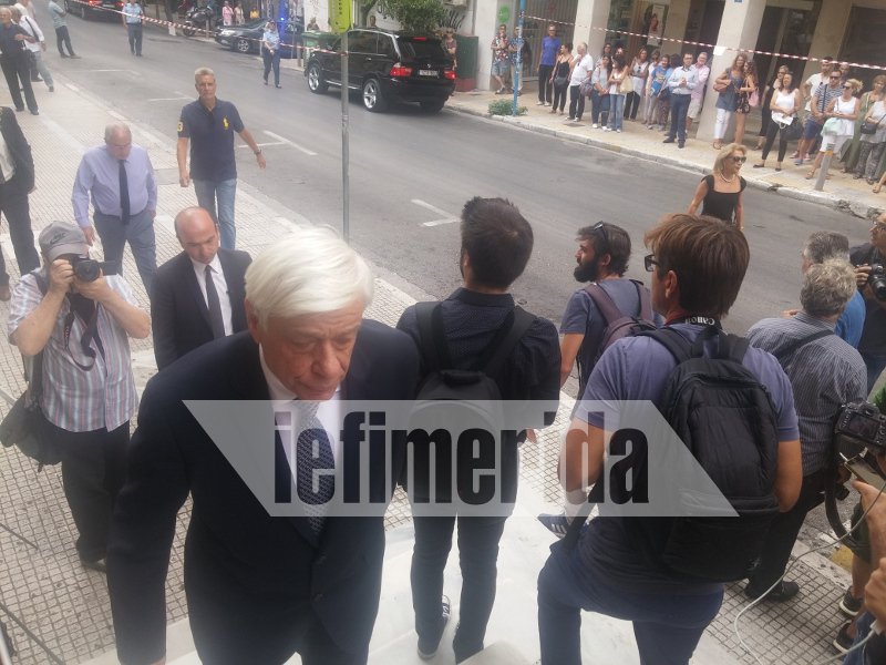 Φίλοι καλλιτέχνες, συγγενείς, εκπρόσωποι του πολιτικού κόσμου είπαν το τελευταίο αντίο στην Ζωή Λάσκαρη [εικόνες] | iefimerida.gr 11