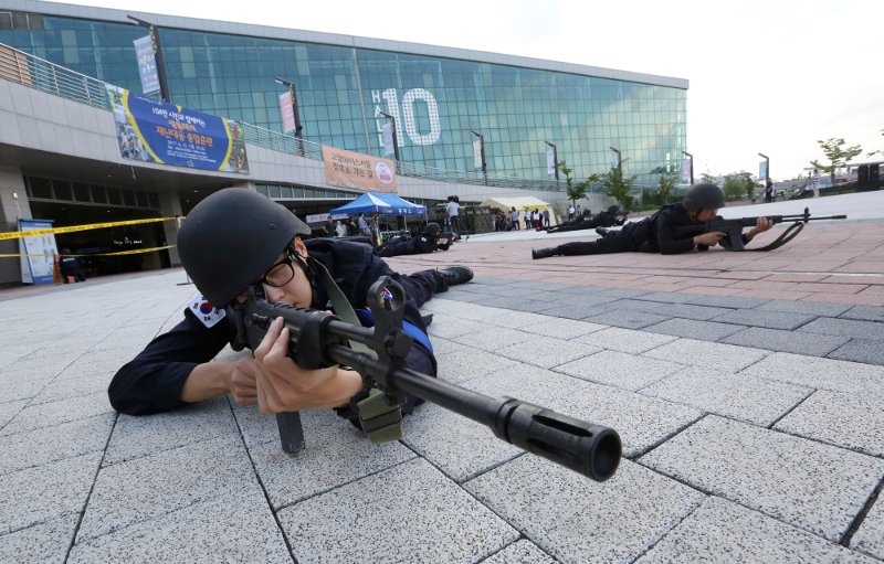Το κλιμακώνει πάλι η Βόρεια Κορέα: Επαναφέρει στο τραπέζι τις απειλές κατά του Γκουάμ [εικόνες & βίντεο]  | iefimerida.gr 2