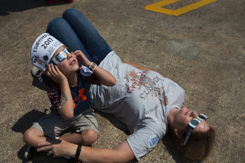 «Σκηνές αποκάλυψης» από την ολική έκλειψη Ηλίου στις ΗΠΑ [εικόνες] | iefimerida.gr 7