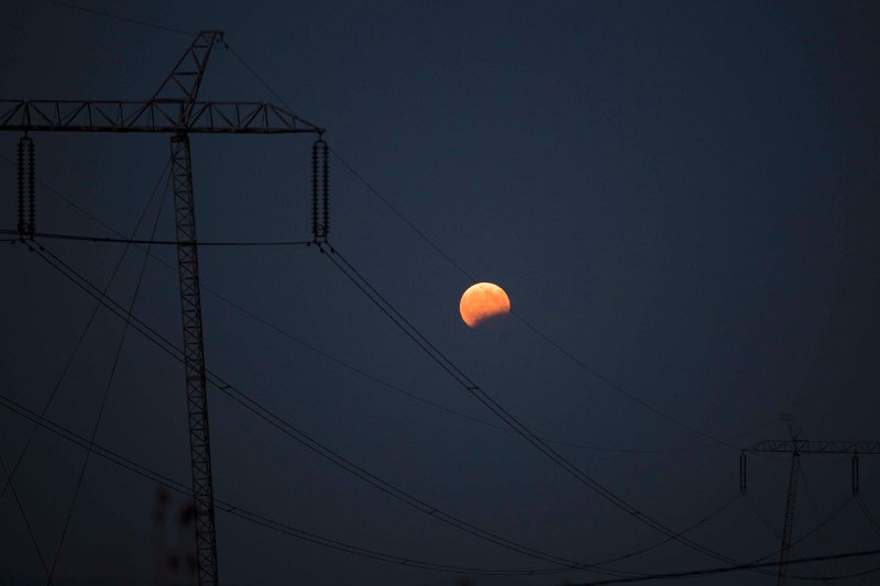 Η πανσέληνος και η έκλειψη σε διάφορα σημεία της Γης -Η Ελλάδα ξεχώρισε [εικόνες] | iefimerida.gr 8