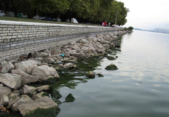 «Στέγνωσε» η λίμνη Ιωαννίνων -Αποκαλύφθηκε ο πυθμένας της [εικόνες] | iefimerida.gr 0