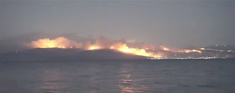 Η εικόνα σοκ της φωτιάς στον Κάλαμο, όπως φαινόταν από την Εύβοια [εικόνες] | iefimerida.gr 4