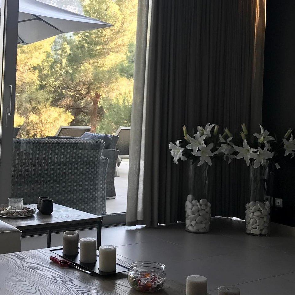 Η πολυτελής βίλα με τις δύο πισίνες, του Μένιου Φουρθιώτη, στην Εκάλη [εικόνες] | iefimerida.gr 5