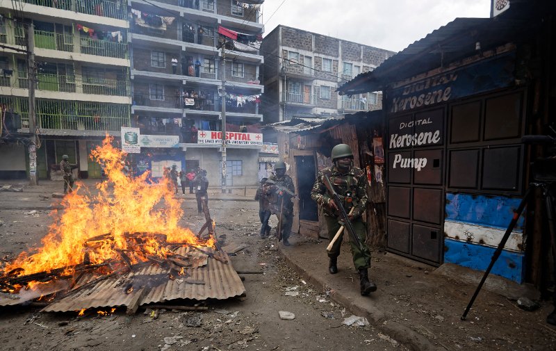 Φονικές ταραχές στην Κένυα μετά την επανεκλογή του προέδρου Κενυάτα, που αμφισβητεί η αντιπολίτευση  [εικόνες & βίντεο]  | iefimerida.gr 6