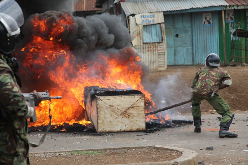 Φονικές ταραχές στην Κένυα μετά την επανεκλογή του προέδρου Κενυάτα, που αμφισβητεί η αντιπολίτευση  [εικόνες & βίντεο]  | iefimerida.gr 3