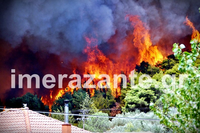 Ζάκυνθος: Ανεξέλεγκτη η φωτιά, πλησιάζει στις Μαριές -Κάηκαν σπίτια στην Αναφωνήτρια [εικόνες&βίντεο] | iefimerida.gr 1