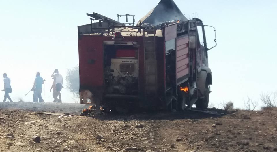 Υπό έλεγχο η φωτιά στη λ. Αναβύσσου: Κάηκε σπίτι-3 πυροσβέστες τραυματίες [εικόνες] | iefimerida.gr 2