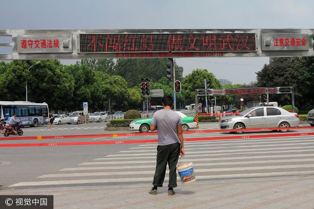 Στην Κίνα επιστρατεύουν συρματόσχοινα για να μην περνάνε οι πεζοί με κόκκινο [εικόνες]    | iefimerida.gr 1