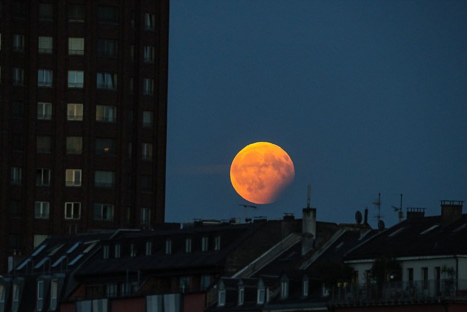 Η πανσέληνος και η έκλειψη σε διάφορα σημεία της Γης -Η Ελλάδα ξεχώρισε [εικόνες] | iefimerida.gr 6