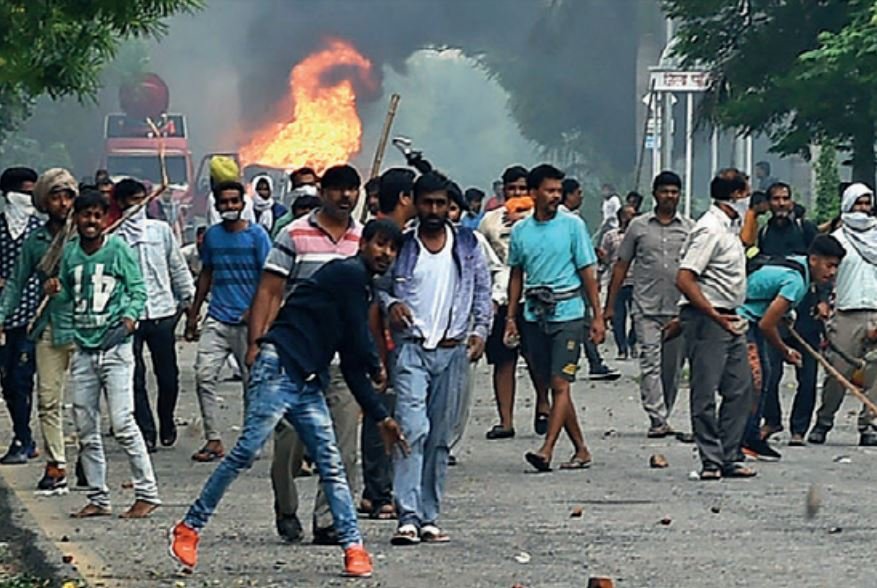 Ινδός, γκουρού και... βιαστής -Ο «άνθρωπος-θεός» καταδικάστηκε [εικόνες] | iefimerida.gr 0