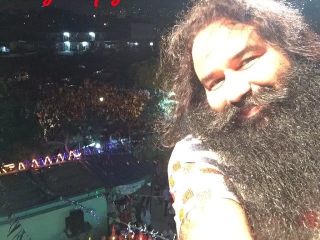 Ινδός, γκουρού και... βιαστής -Ο «άνθρωπος-θεός» καταδικάστηκε [εικόνες] | iefimerida.gr 1