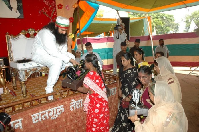 Ινδός, γκουρού και... βιαστής -Ο «άνθρωπος-θεός» καταδικάστηκε [εικόνες] | iefimerida.gr 2